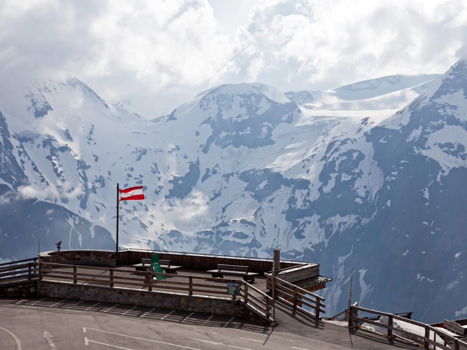 <p>Platz 3: Im Global Peace Index 2018 verbessert sich Österreich. Das Land holt sich im Ranking der friedlichsten Länder weltweit Bronze. (Bild-Copyright: m.blue-shadow/ddp Images) </p>