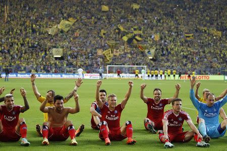 Hamburger SV's players celebrate victory against Borussia Dortmund after the Bundesliga first division soccer match in Dortmund October 4, 2014. REUTERS/Ina Fassbender