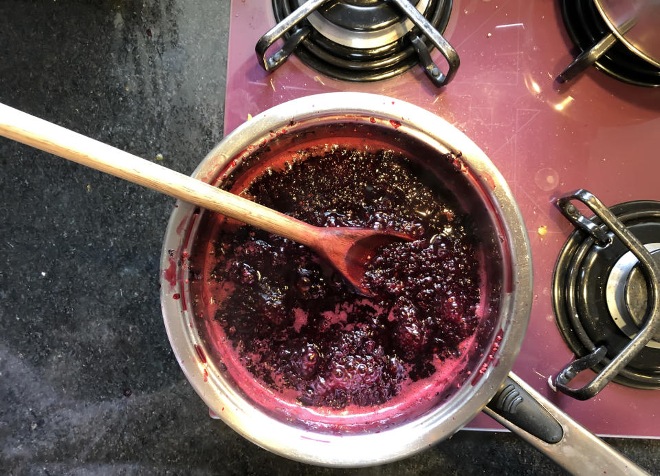 making blackberry jam at home