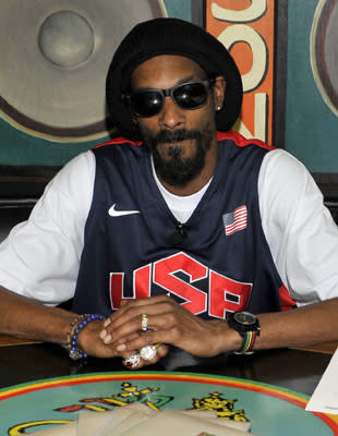 snoop dogg changed his name to snoop lion