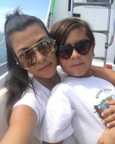 <p><a href="https://www.instagram.com/kourtneykardash/" data-component="link" data-source="inlineLink" data-type="externalLink" data-ordinal="1">@kourtneykardash</a></p>