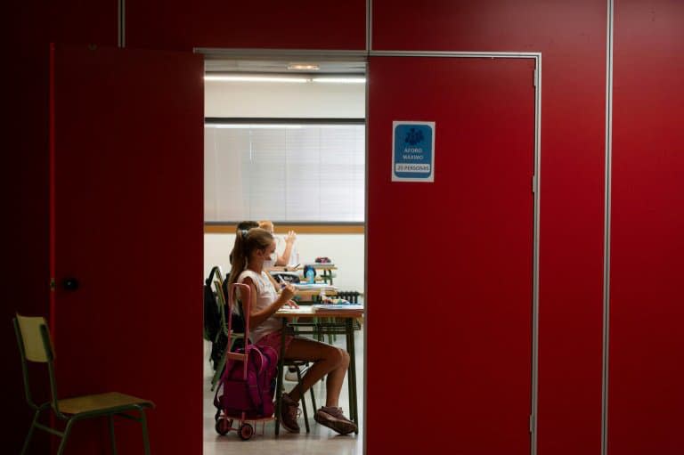 Des élèves portant des masques dans une salle de classe à Valence, en Espagne, le 7 septembre 2020 (photo d'illustration)
 - JOSE JORDAN © 2019 AFP