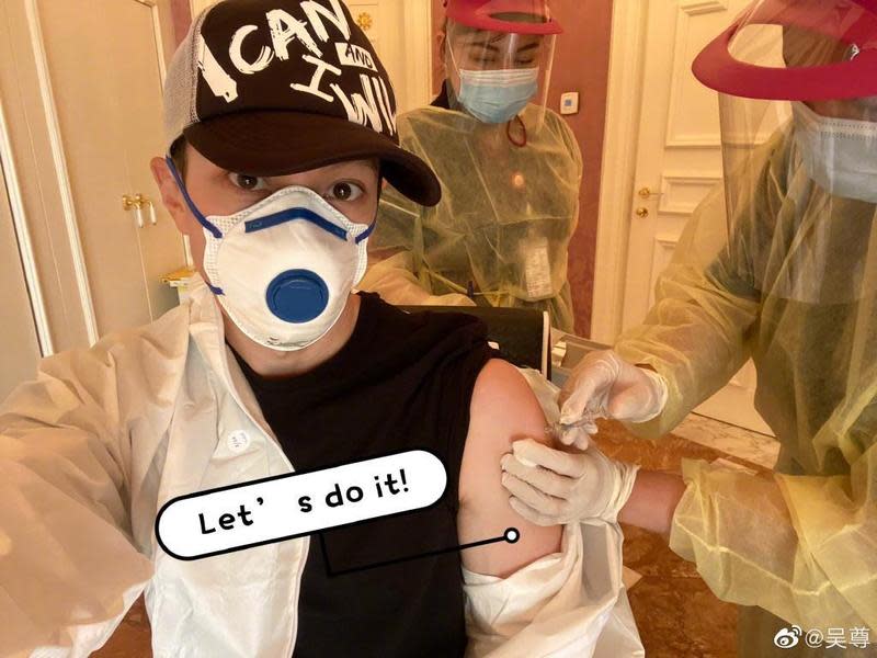 吳尊在汶萊接種中國疫苗。（翻攝吳尊微博）
