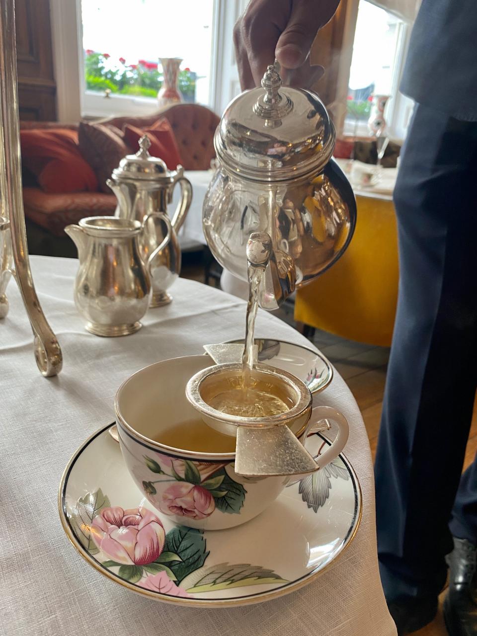 Waiter pours another type of tea into teacup