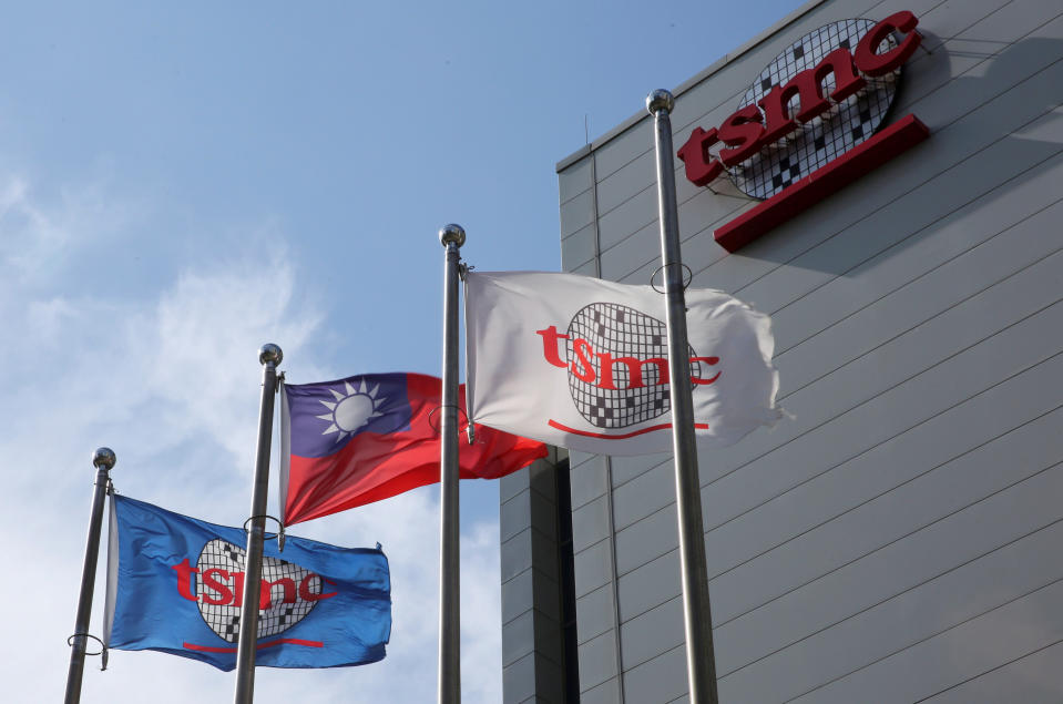 Flags of Taiwan and Taiwan Semiconductor Manufacturing Co (TSMC) are displayed next to its headquarters in Hsinchu, Taiwan October 5, 2017.  Picture taken October 5, 2017. REUTERS/Eason Lam