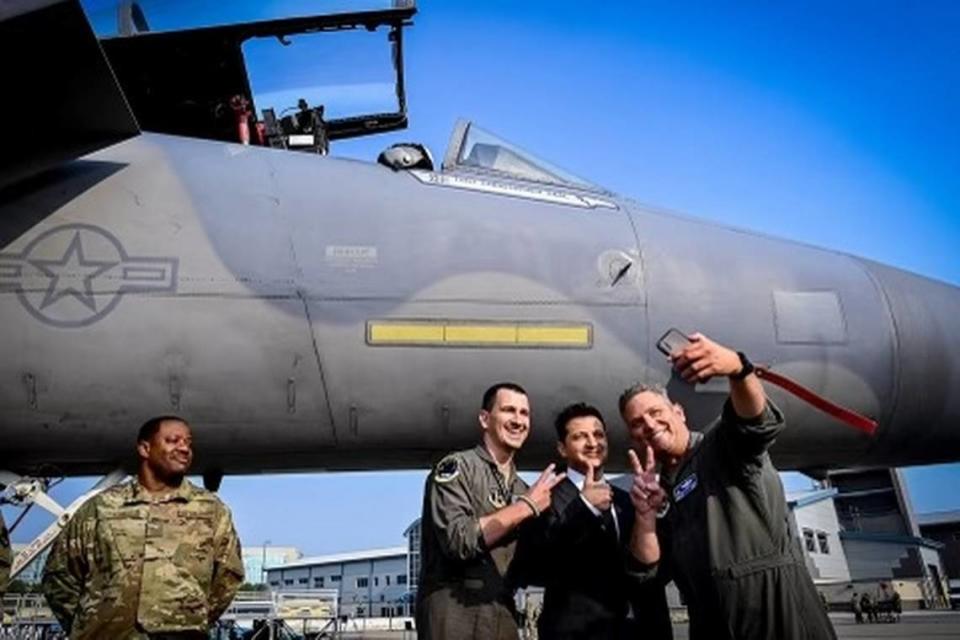 Ukrainian President Volodymyr Zelensky poses for a photo in 2021 at Moffett Airfield in Mountain View with members of California’s Air National Guard, which has a 30-year history of providing training for the Ukrainian military.