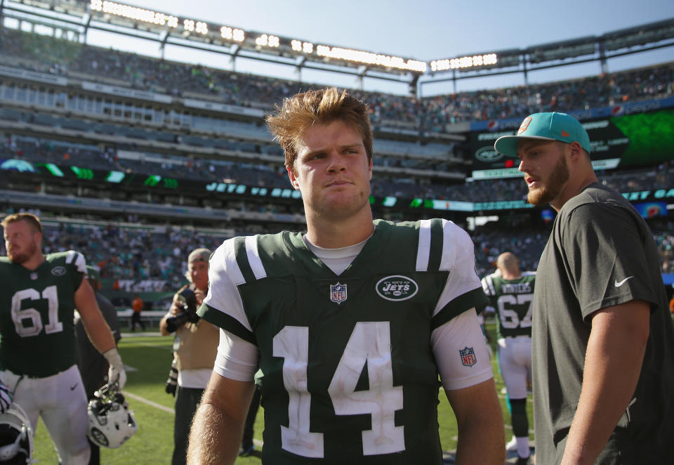 Sam Darnold's first start at home for the Jets resulted in a 20-12 defeat to the Miami Dolphins. (Getty Images) 