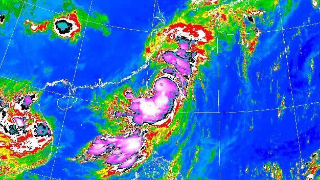 璨樹颱風北上，將為台灣帶來強勁風雨。（圖／翻攝自中央氣象局）