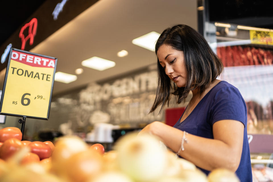 Con la inflación y los altos precios de los alimentos, muchos consumidores se sienten atraídos a la promesa del ahorro. Foto: Getty Images