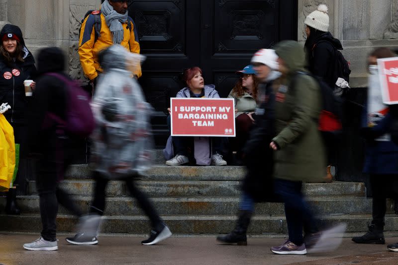 Approximately 155,000 public sector union workers continue to strike in Ottawa