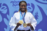 Quelle année pour la judokate tricolore ! La Française de 26 ans a remporté en août dernier son 4e titre de championne du monde dans la catégorie des -63 kg lors des Mondiaux à Tokyo. Sa fin d'année reste malgré tout plus compliquée avec sa première défaite en moins de 63 kilos depuis deux ans après 50 victoires de suite dans sa catégorie. (Crédit : Sergei GAPON / AFP)