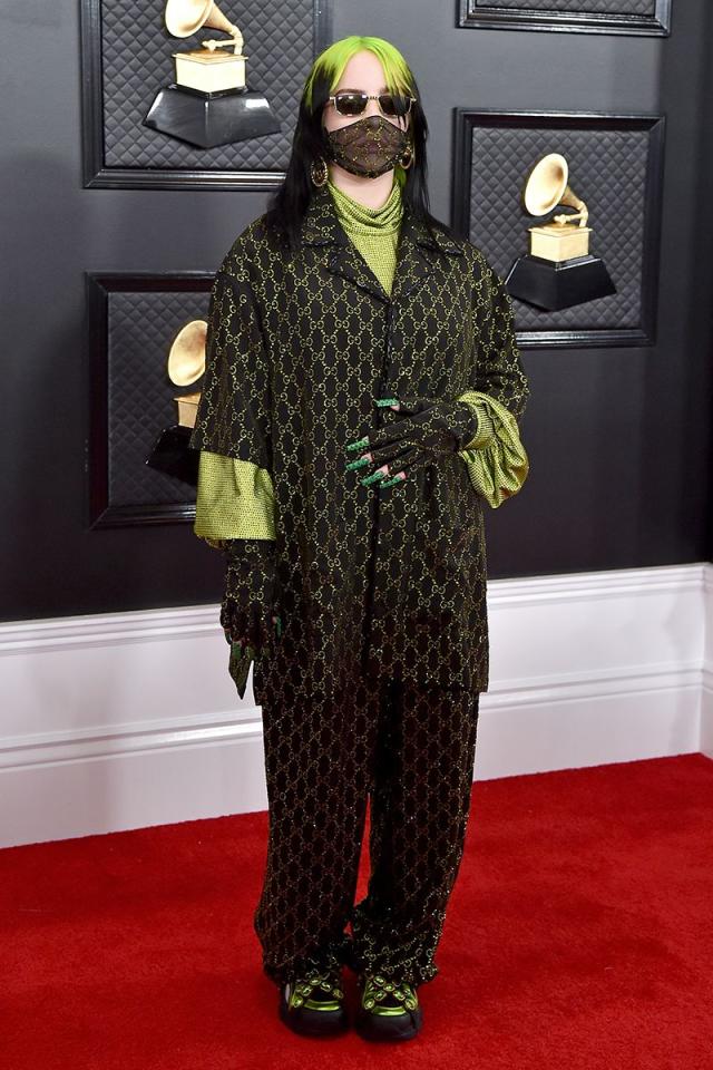 Billie Eilish is giving Avril Lavigne sk8er boi vibes in a tie and baggy  jeans