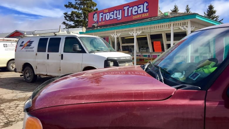 A tale of two Frosty Treats: Kensington's 2nd location across the street from 1st