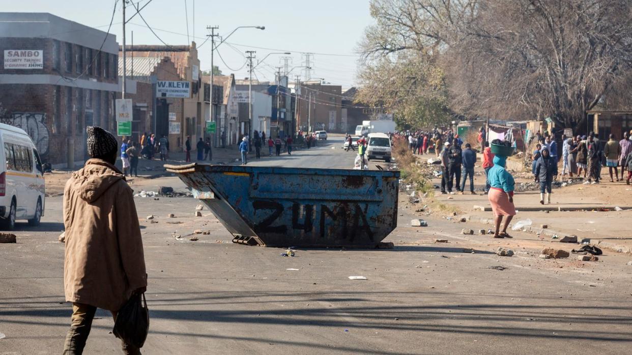 In Südafrika gibt es Proteste gegen die Inhaftierung des früheren Präsidenten Zuma.