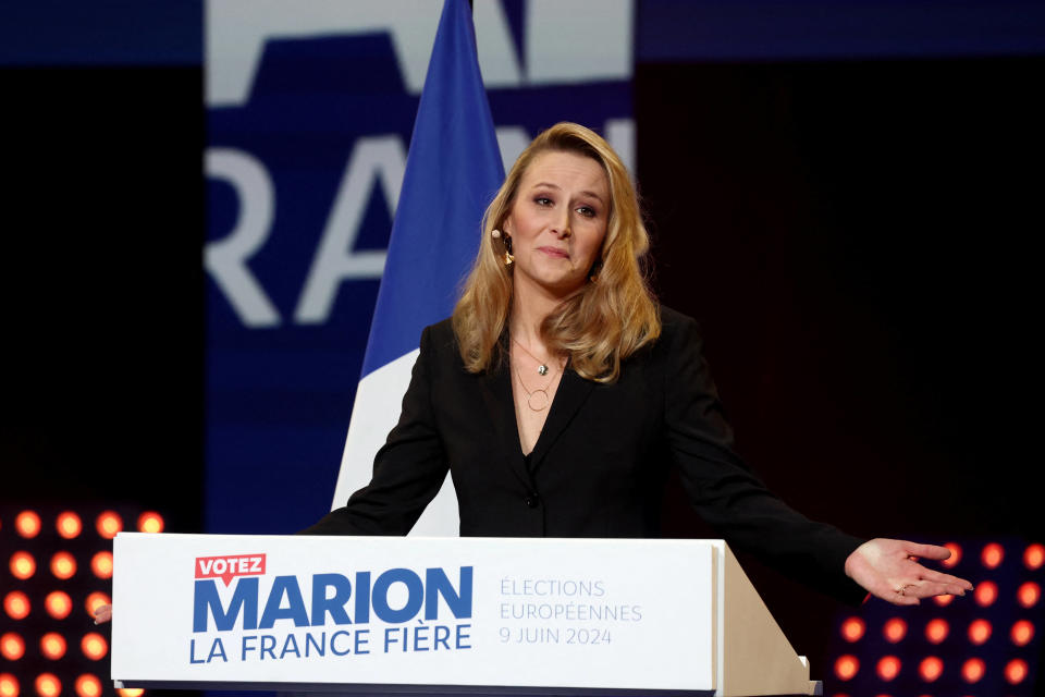 Marion Maréchal, ici en meeting à Paris début mars, et la liste Reconquête ! mêlent les thèmes de LR et du RN en y ajoutant une dose de discours identitaire.