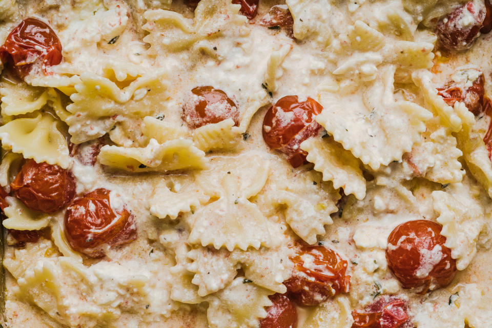 Cheesy baked pasta with tomatoes