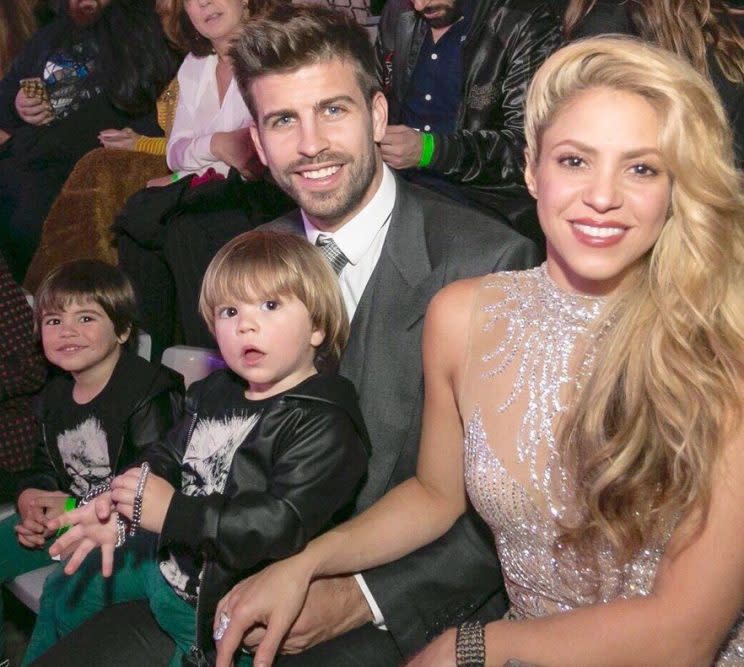 La colombiana junto a Piqué y sus dos hijos/Shakira/Instagram