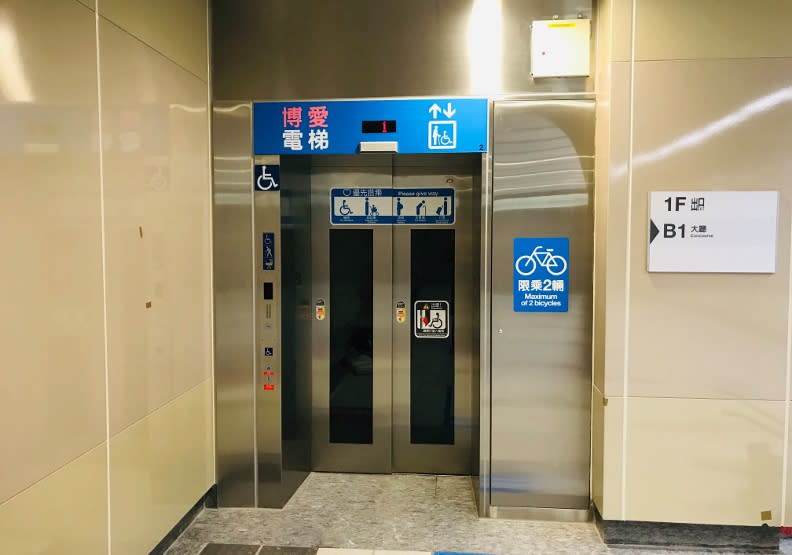 大多數捷運站除電扶梯外，都設有電梯。取自臉書「台北捷運 Metro Taipei」。