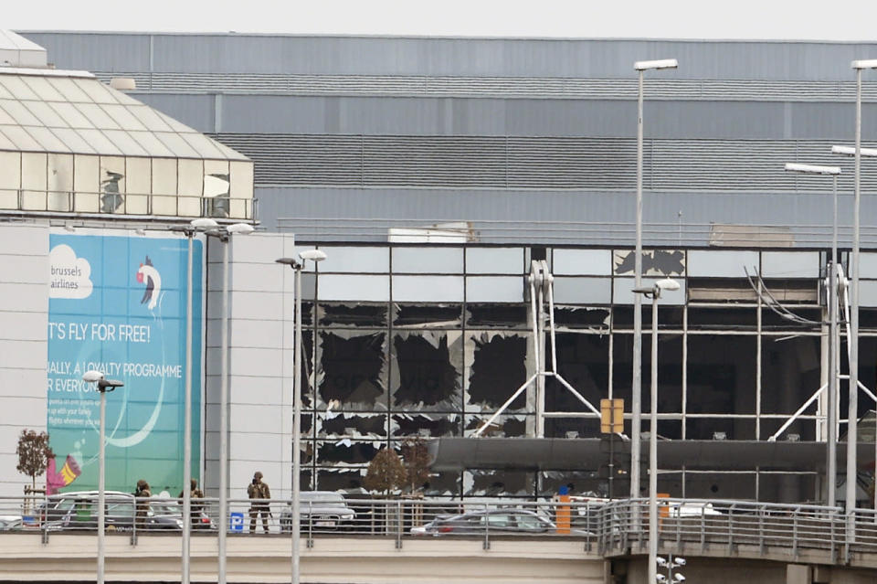 Peu de temps après les attentats de Bruxelles du 22 mars, Donald Trump réagit par le biais d’un tweet : “Souvenez-vous tous combien Bruxelles était en endroit magnifique et sûr. Ce n'est plus le cas, c’est un autre monde”, tout en affirmant plus tard que la ville était devenue “un trou à rats”. Le lendemain, il déclare sur CNN que torturer Salah Abdeslam aurait pu permettre d’éviter l’attaque, en avançant la technique qui, selon lui, aurait pu être privilégiée, : “la simulation de noyade, une forme minimale de torture”. (Photo : AFP)