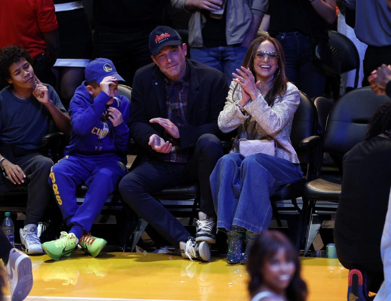 celebrities at the los angeles lakers game