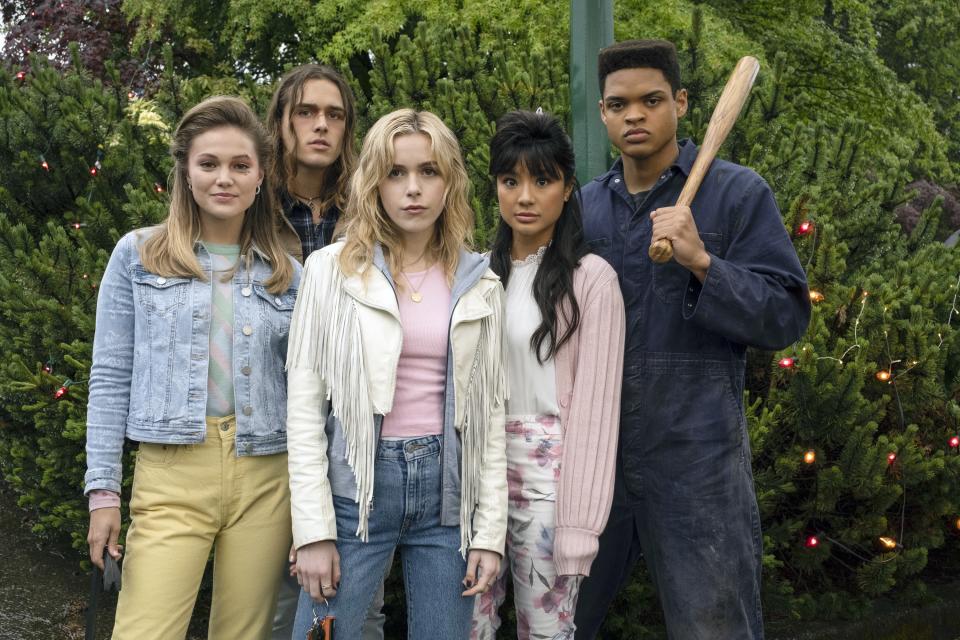 TOTALLY KILLER, from left: Olivia Holt, Charlie Gillespie, Kiernan Shipka, Stephi Chin-Salvo, Jeremy Monn-Djasngar, 2023. ph: James Dittiger / © Amazon Prime Video / Courtesy Everett Collection