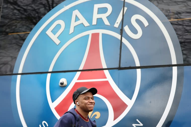 El delantero del París SG Kylian Mbappe a su llegada al Parque de los Príncipes antes del partido de la Ligue 1 entre el club capitalino y el Reims, el 10 de marzo de 2024 (FRANCK FIFE)