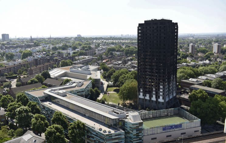 Die Überlebenden vom Grenfell Tower warten auf finanzielle Hilfe. (Bild: AP Photo)