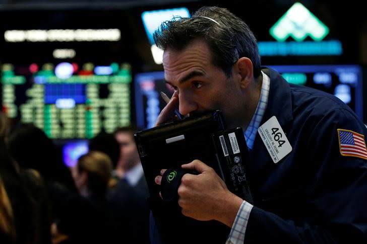 Traders work on the floor of the New York Stock Exchange (NYSE) in New York, U.S., May 22, 2017. REUTERS/Brendan McDermid