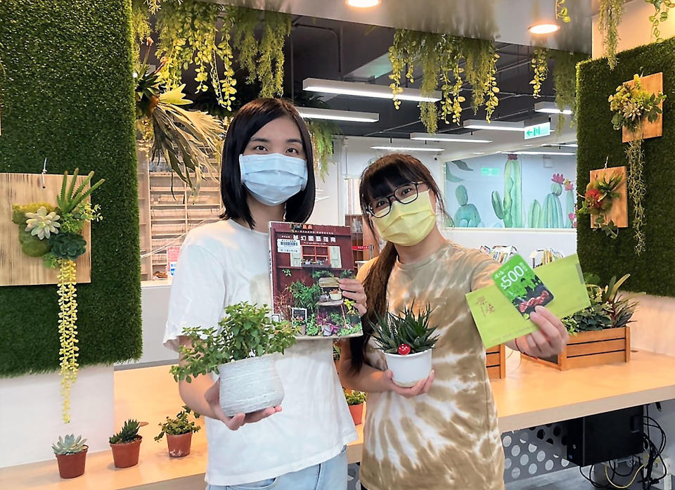 「植感圖書館」三重五常分館推出另類「中秋植感夯肉」閱讀活動，並且準備了中秋賞「閱」禮，要送給到圖書館過中秋的讀者