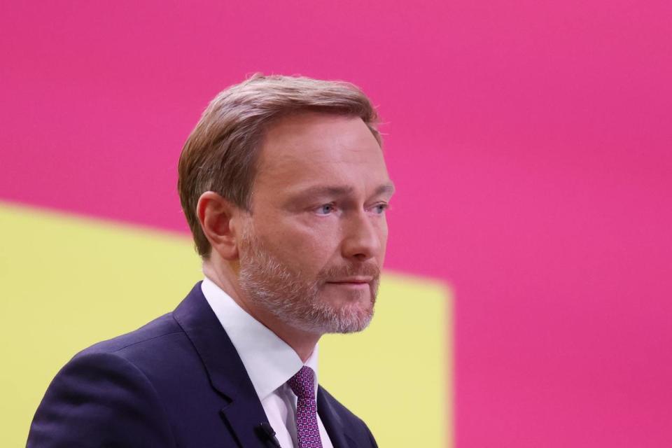 Finanzminister Lindner will die E-Auto Prämie streichen. - Copyright: Getty Images / Carsten Koall