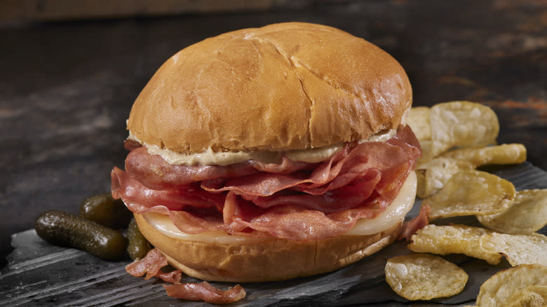 Mortadella sandwich with chips