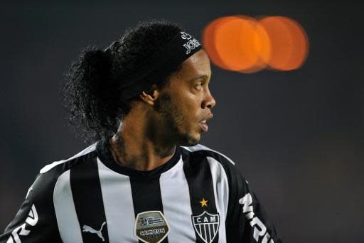 El atacante brasileño del Atlético Mineiro Ronaldinho Gaucho, durante un partido de Copa Libertadores de su equipo contra el Santa Fe de Colombia, el 3 de abril de 2014, en Bogotá (AFP/Archivos | GUILLERMO LEGARIA)