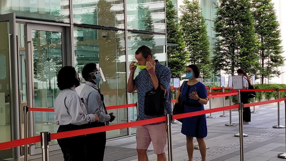 Benjamin Glynn entering the State Courts on 2 July 2021. (PHOTO: Yahoo News Singapore/Wan Ting Koh))