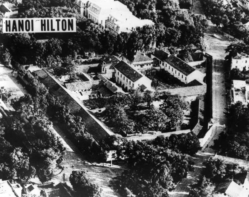 越戰期間北越惡名昭彰的「火爐監獄」（Hỏa Lò Prison），又稱「河內希爾頓」（The Hanoi Hilton）（Wikipedia / Public Domain）