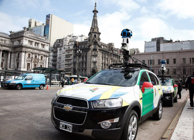 Google registra imágenes para Street View con equipos especiales.