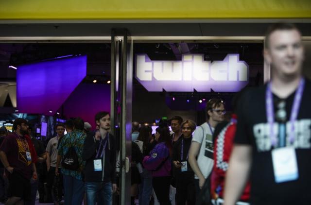 San Diego, California, USA September 27th, 2019 | People pass by the entrance to the exhibit hall of TwitchCon at the San Diego Convention Center. | © Alejandro Tamayo, The San Diego Union Tribune 2019