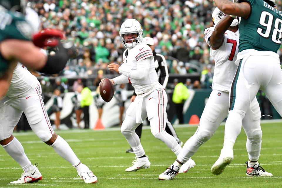 Dec 31, 2023; Philadelphia, Pennsylvania, USA; Arizona Cardinals quarterback Kyler Murray (1) throws a pass against the Philadelphia Eagles during the first quarter at Lincoln Financial Field. Mandatory Credit: Eric Hartline-USA TODAY Sports