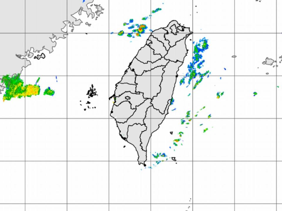 鋒面接近，明天起雨區擴大，出門建議攜帶雨具。（圖：中央氣象署官網）