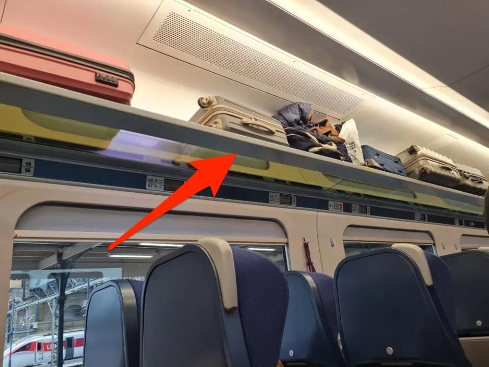 A skitch showing the luggage shelves on Lumo.