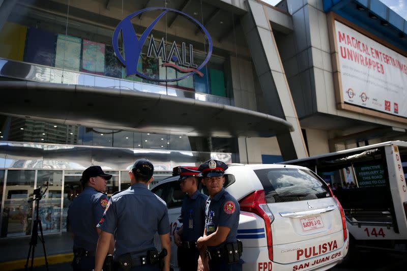 Policemen arrive outside Virra Mall where gunshots were fired in San Juan City,