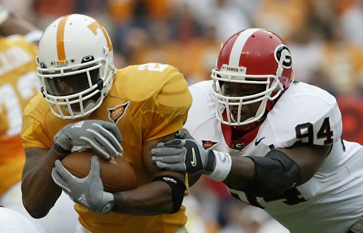 Tennessee’s Gerald Riggs, Jr. (21) is tackled from behind by Georgia’s Quentin Moses (94) during their game Saturday, Oct. 8, 2005 in Knoxville, Tenn. (AP Photo/Wade Payne)