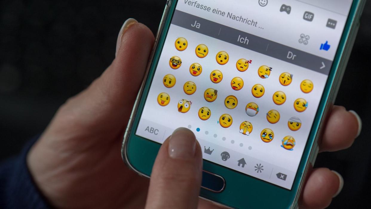89 Prozent der befragten Nutzer benutzen zumindest ab und zu Emojis. Foto: Arno Burgi