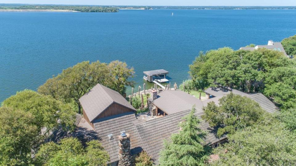 Dit huis met een prachtig uitzicht op Eagle Mountain Lake heeft een rijk prijskaartje, $ 3,35 miljoen, en een nog rijkere geschiedenis.