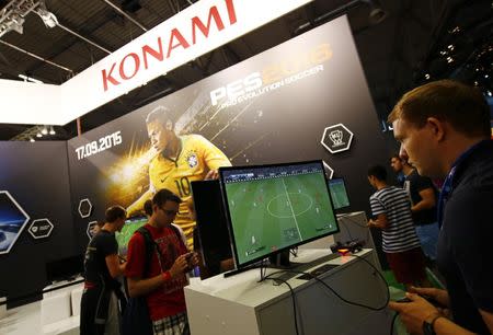 A man plays "PES 2016, Pro Evolution Soccer 2016" produced by Japanese developer Konami at the Gamescom 2015 fair in Cologne, Germany August 5, 2015. The Gamescom convention, Europe's largest video games trade fair, runs from August 5 to August 9. REUTERS/Kai Pfaffenbach