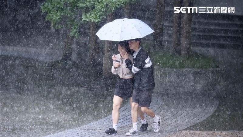 今日開始，西南風會帶來更多水氣，全台留意雷陣雨。（示意圖／資料照）