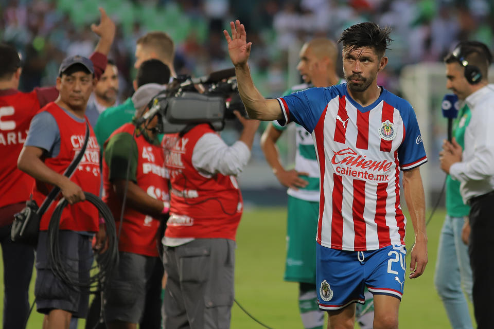 TORREON, MEXICO - JULY 21: Oribe Peralta of Chivas gestures during the 1st round match between Santos Laguna and Chivas as part of the Torneo Apertura 2019 Liga MX at Corona Stadium on July 21, 2019 in Torreon, Mexico. (Photo by Manuel Guadarrama/Getty Images)