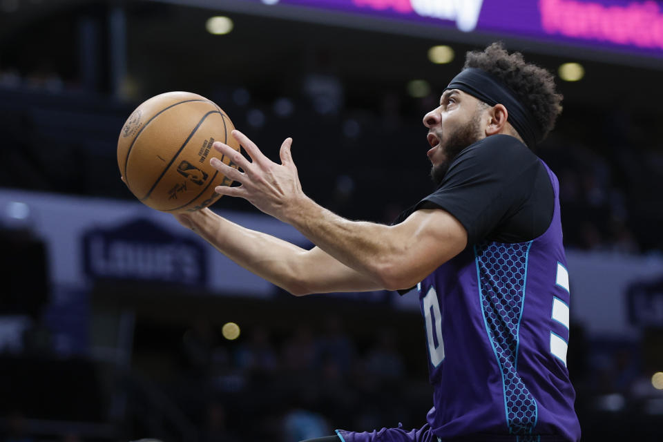 Charlotte Hornets guard Seth Curry drives to the basket against the Indiana Pacers during the first half of an NBA basketball game in Charlotte, N.C., Monday, Feb. 12, 2024. (AP Photo/Nell Redmond)