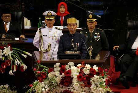 FILE PHOTO: Indonesia president Joko Widodo (C) speaks in front of parliament members ahead of independence day in Jakarta, Indonesia, August 16, 2017. REUTERS/Beawiharta/File Photo