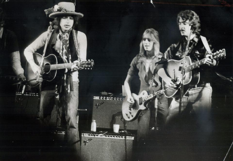 On stage in Toronto with Bob Dylan and Mick Ronson during the Rolling Thunder Revue tour in 1975 - Frank Lennon/Toronto Star via Getty Images