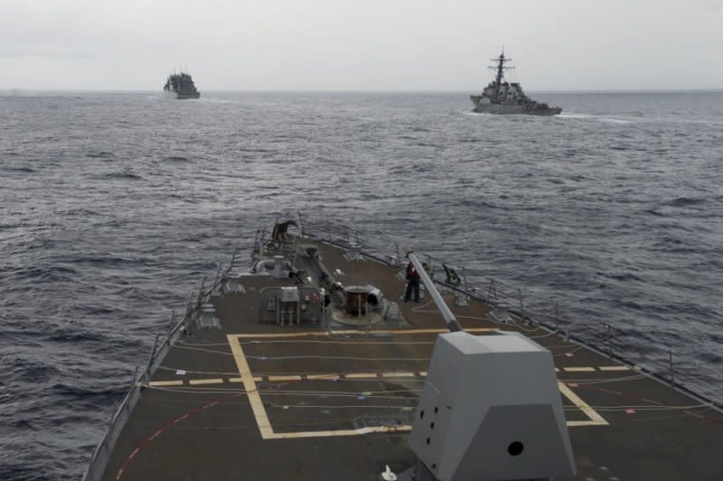 美國海軍迪凱特號飛彈驅逐艦進入南海海域巡弋，再度引發中美關係緊張。（美聯社）